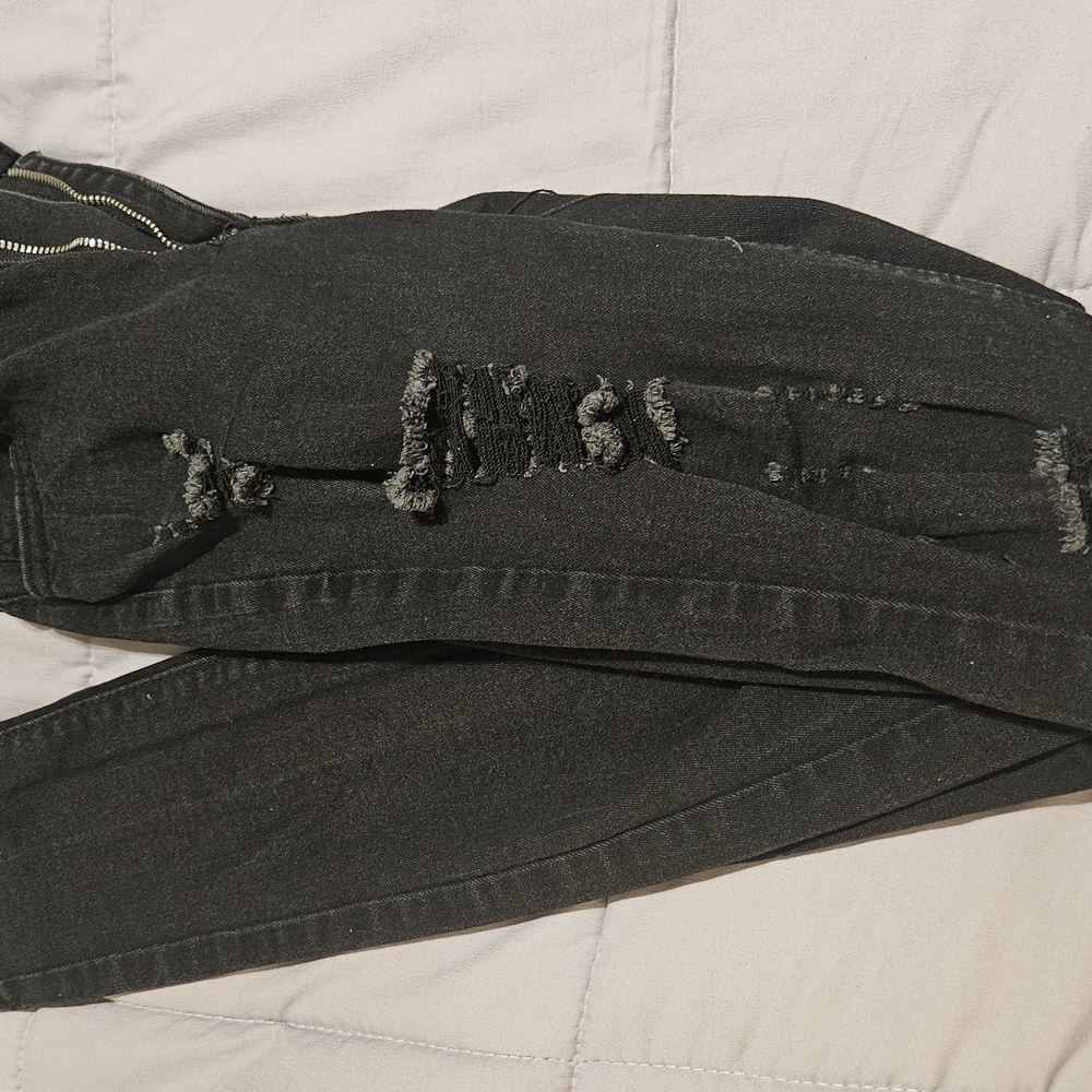 SHEIN Stylish Black Distressed Jeans